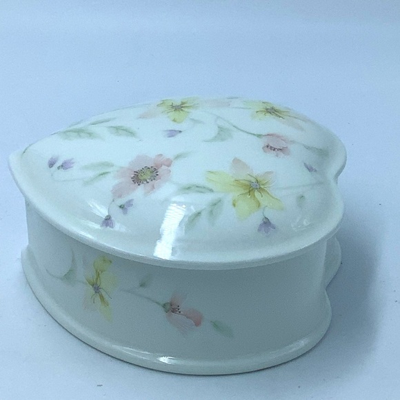 Mikasa Pastel Garden Heart Shaped Trinket Box - Picture 5 of 9